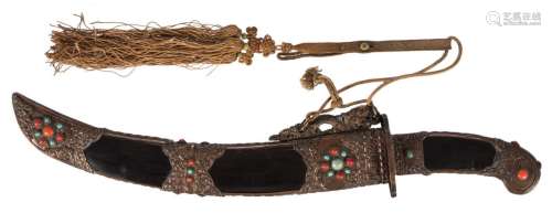A Tibetan sword and scabbard with copper mounts, inlaid with precious stones and horn plaques, 19thC, L 56 cm