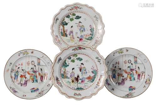 Two pair of Chinese famille rose dishes, decorated with animated scenes, 18thC, Diameter 22,5 - 25 cm