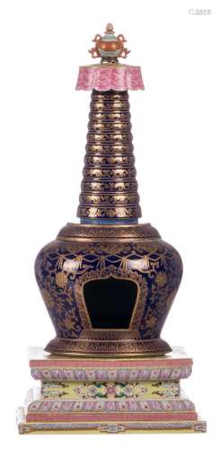 A Chinese blue ground, and gilt and famille rose stupa on a square base, H 43,5 cm - W 19,5 cm