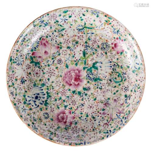 A Chinese millefleurs plate, marked Qianlong, Diameter 33,5 cm