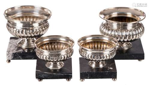 Four Spanish silver bowls on a gray marble base, 915/000 - Total silver weight: 507g