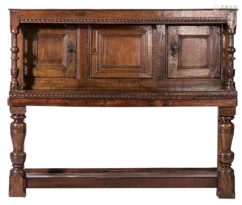 An oak 17thC Jacobean court cupboard, H 125 - B 152 - D 43 cm