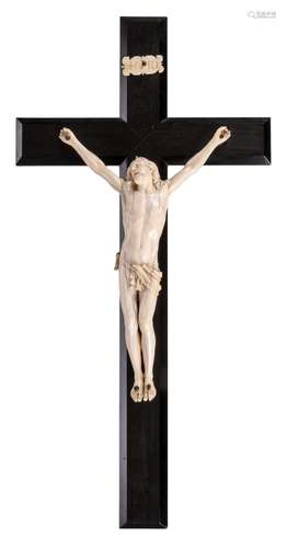 A 19thC ivory Corpus Christi on an macassar ebony cross, H 28,5 (corpus) - 55 (the whole), W 28 cm - Weight corpus: 320g