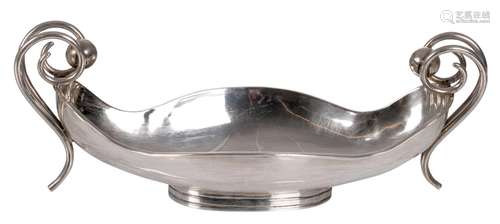 A Mexican sterling silver bowl, 925/000, H 15,5 - B 40 cm - Total silver weight: about 1020g