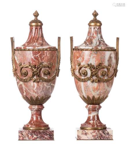 A pair of French marble cassolettes with bronze mounts, H 44,5 cm (damage and restoration)