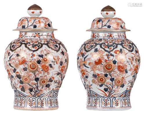 A pair of vases and covers with Chinese imari decor, possibly Samson, 19thC, H 46 cm