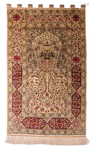 A fine Oriental prayer rug with floral and geometric motifs, silk and gold thread, marked, 100 x 175 cm