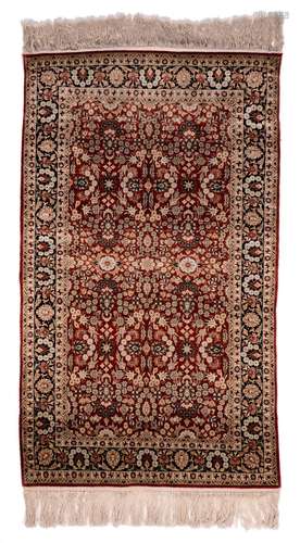 An Oriental silk rug with floral motifs, 92 x 155 cm