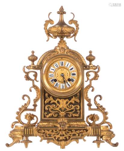 A Renaissance revival gilt bronze mantel clock, 19thC, H 38,5 cm