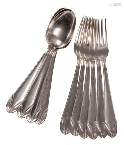 Four silver Art Nouveau cutlery sets, design and makers mark Henry Van de Velde, 800/000, Germany; added two additional forks, Weight: 670 g