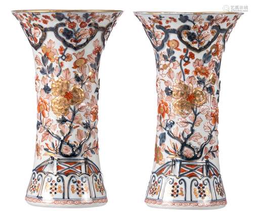 A pair of vases with Chinese imari decor, possibly Samson, 19thC, H 35,5 cm