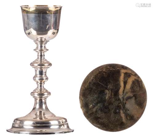 A silver and gilt silver chalice, marked Antwerp (before 1749), date letter T, makers mark I.E., H 26 cm - Total weight: 739g