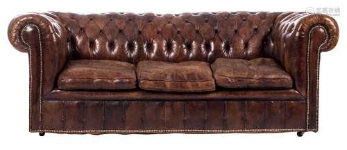 A Chesterfield sofa with leather upholstering, H 74,5 - W 211 - D 90 cm