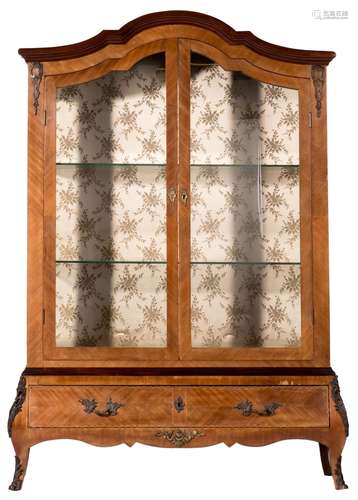 A Dutch mahogany veneered display cabinet, 20thC, H 174 - W 124 - D 43 cm