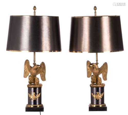 A pair of Neoclassical table lamps in gilt and patinated bronze, H 75,5 cm