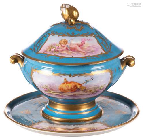 A polychrome decorated porcelain tureen and matching plate, bleu céleste ground and the roundels painted with Amor figures, gilt detailing, with a blue overglaze Sèvres mark, H tureen 27,5 - Diameter plate 33,5 cm