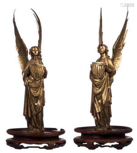 A pair of gilt bronze Gothic Revival angels, on a wooden base, late 19thC, H 47 (without base) - 53 cm (with base)