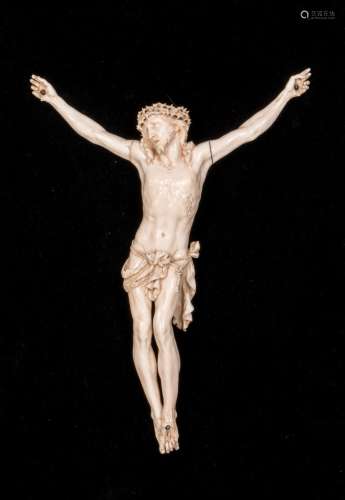 An ivory crucified Christ, on a black velvet ground, framed, H 28 - B 21 cm (sculpture) - 40.5 x 52 cm (frame)