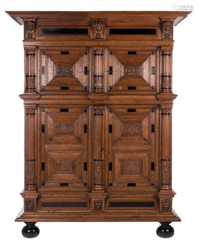 A Dutch oak cupboard with ebony detail decoration, second half of the 17thC, H 214 - W 172 - D 75 cm