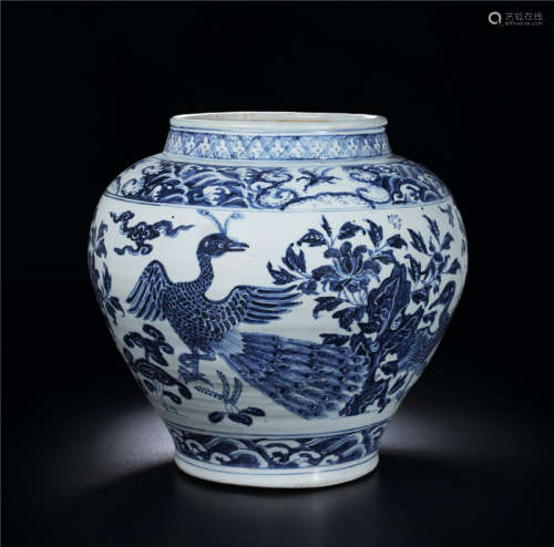 15世纪早期 青花孔雀牡丹纹大罐