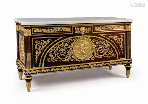 约1890年 法国路易十六风格铜鎏金桃花芯木橱柜