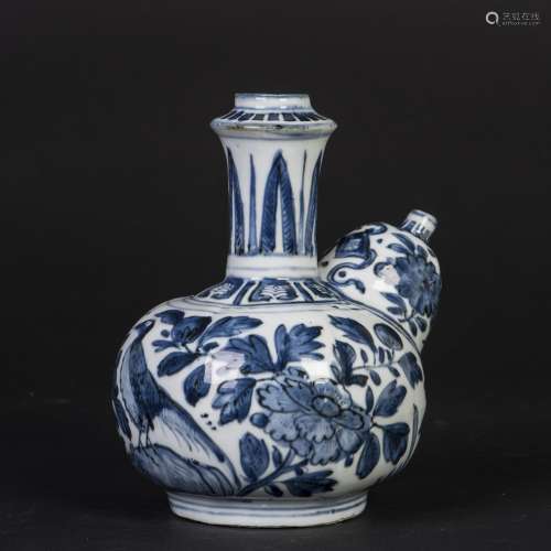 A BLUE AND WHITE EWER, MING DYNASTY, WANLI PERIOD