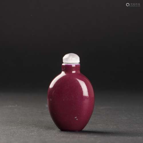 A RUBY-RED ENAMELLED SNUFF BOTTLE, 19TH CENTURY
