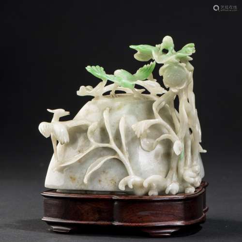 A CARVED JADEITE WATER POT, EARLY 20TH CENTURY