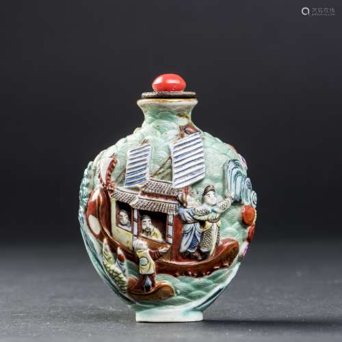 A CARVED PROCELAIN 'FIGURE' SNUFF BOTTLE, 18TH CENTURY