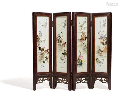 SMALL FOLDING SCREEN WITH CHICKENS.