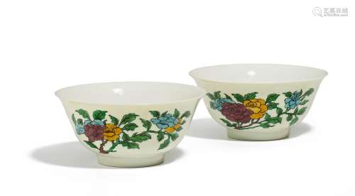 PAIR OF BOWLS WITH PEONIES.