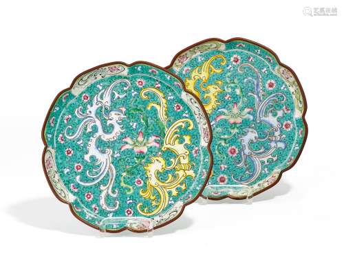 PAIR OF FLOWER SHAPED PLATES WITH FENGHUANG BIRDS AND LOTUS.