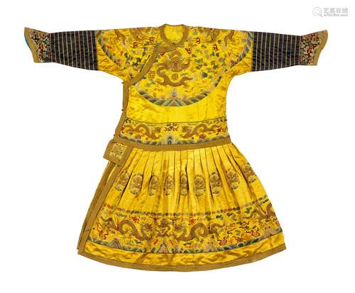 COURTLY CHAOPAO ROBE WITH THE TWELVE SYMBOLS.