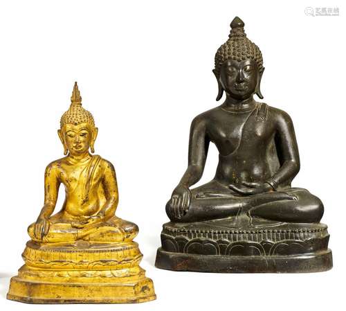 TWO SITTING BUDDHA.