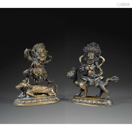 LOT DE DEUX STATUETTES