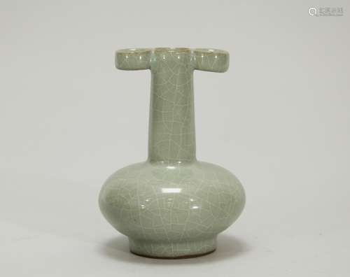 Chinese Guan-Type Ceramic Vase