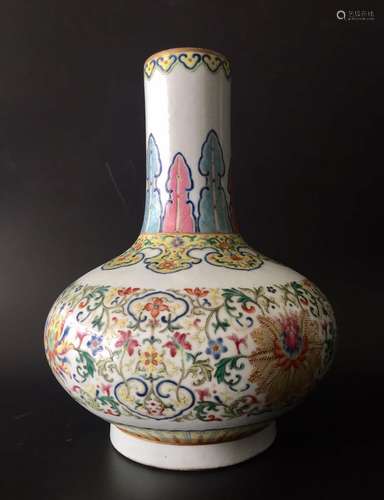 Chinese Famille Rose Deco w/ Chain of Floral Vase