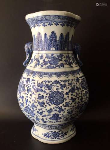 Qing Dynasty Chinese Blue/White Porcelain Vase