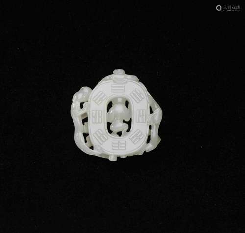 A CARVED CHINESE WHITE JADE DOUBLE-DRAGON PENDANT