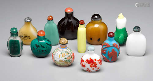 Late 18th-20th century A group of twelve glass snuff bottles