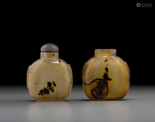 1820-1900 Two well-hollowed chalcedony snuff bottles