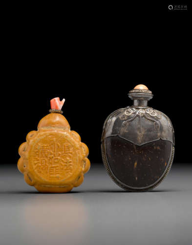 1820-1900 Two organic material snuff bottles