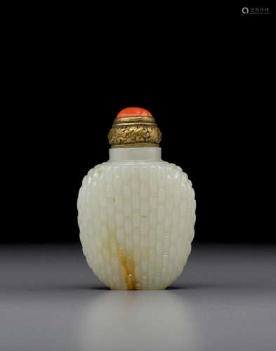 1840-1920 A white jade 'basket-weave' snuff bottle