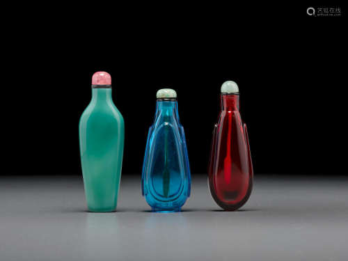 1750-1880 Three monochrome glass snuff bottles