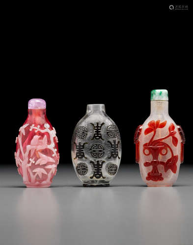 Late 19th-20th century Three overlaid glass snuff bottles