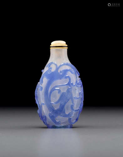 1780-1840 A blue overlay white glass 'chilong' snuff bottle