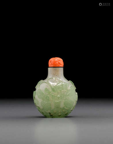 1850-1920 A green overlay 'insect and plant' glass snuff bottle