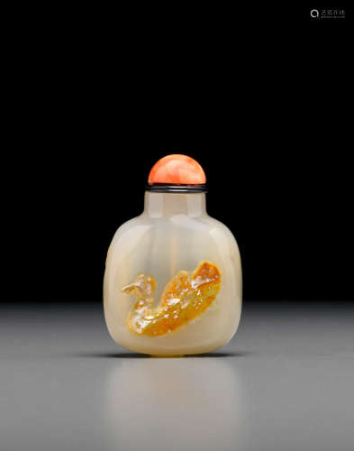 1800-1860 A well-hollowed and inscribed silhouette chalcedony snuff bottle