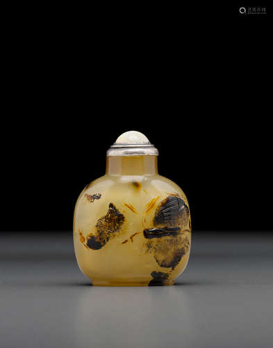 1800-1880 A shadow agate 'butterfly' snuff bottle