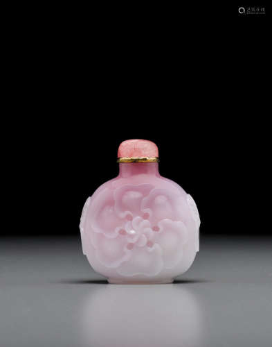 1800-1860 A pink and white sandwich glass 'mallow flower' snuff bottle